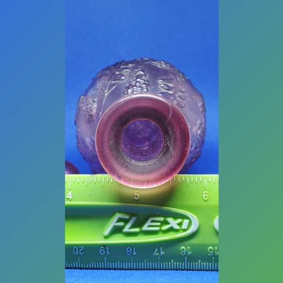 Skin So Soft Bottle by Avon, 1973 Bath Oil Decanter, Embossed Grape Vines EMPTY - Picture 6 of 11